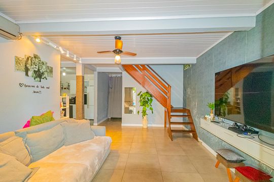 Casa à venda com 2 quartos, 200m² em Harmonia, Canoas