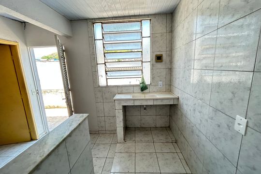 Sala/Cozinha de kitnet/studio para alugar com 1 quarto, 34m² em Vila Valqueire, Rio de Janeiro