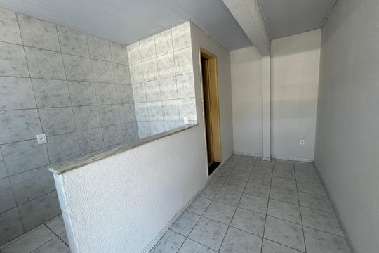 Sala de kitnet/studio para alugar com 1 quarto, 34m² em Vila Valqueire, Rio de Janeiro