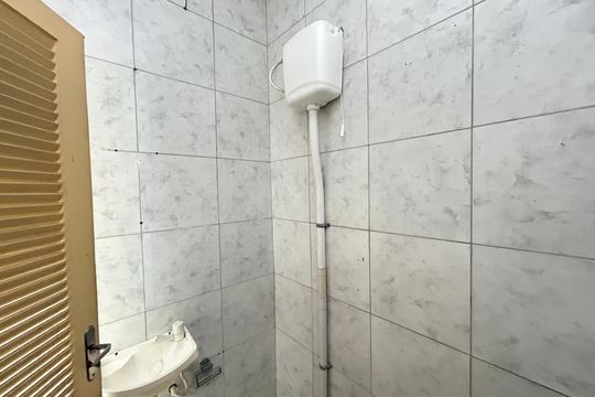 Banheiro de kitnet/studio para alugar com 1 quarto, 34m² em Vila Valqueire, Rio de Janeiro