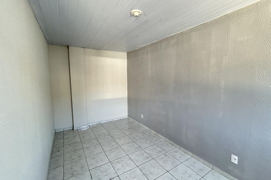 Quarto de kitnet/studio para alugar com 1 quarto, 34m² em Vila Valqueire, Rio de Janeiro