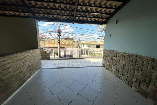 Varanda de casa de condomínio para alugar com 3 quartos, 360m² em Cabral, Contagem