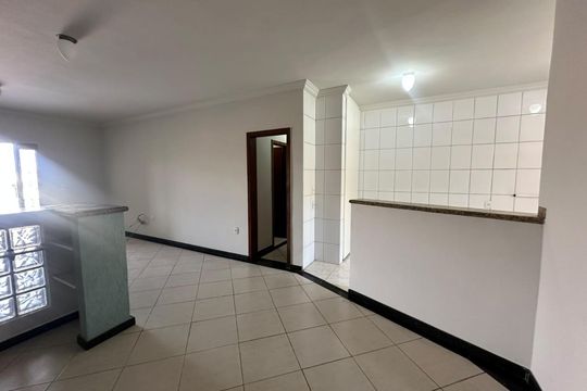 Casa de Condomínio para alugar com 3 quartos, 360m² em Cabral, Contagem