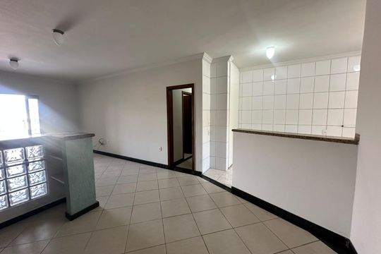 Sala de casa de condomínio para alugar com 3 quartos, 360m² em Cabral, Contagem