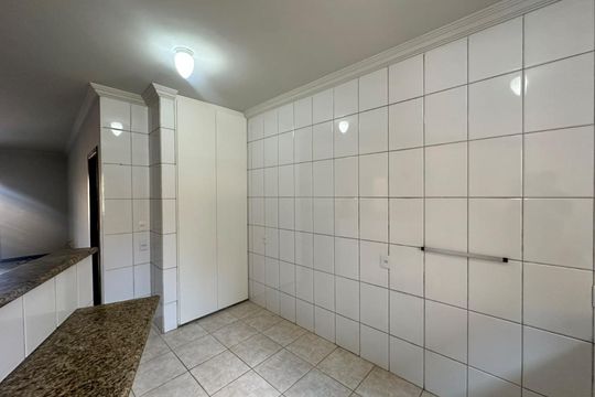 Cozinha de casa de condomínio para alugar com 3 quartos, 360m² em Cabral, Contagem