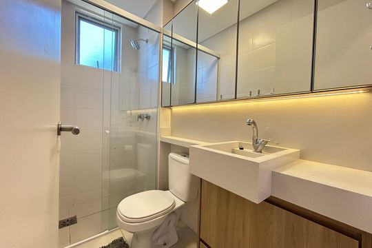 Banheiro suíte de apartamento para alugar com 3 quartos, 83m² em Campeche Leste, Florianópolis