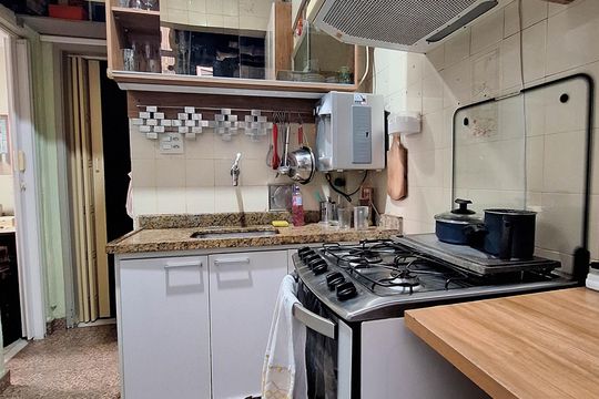 Cozinha de apartamento à venda com 2 quartos, 50m² em Icaraí, Niterói