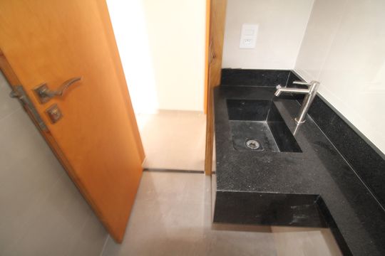 Banheiro de apartamento para alugar com 2 quartos, 41m² em Vila Mazzei, São Paulo