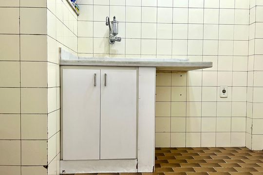 Cozinha de apartamento para alugar com 1 quarto, 45m² em Cascatinha, Juiz de Fora