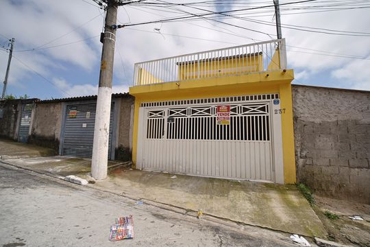 Fachada de casa à venda com 3 quartos, 160m² em Parque Boturussu, São Paulo