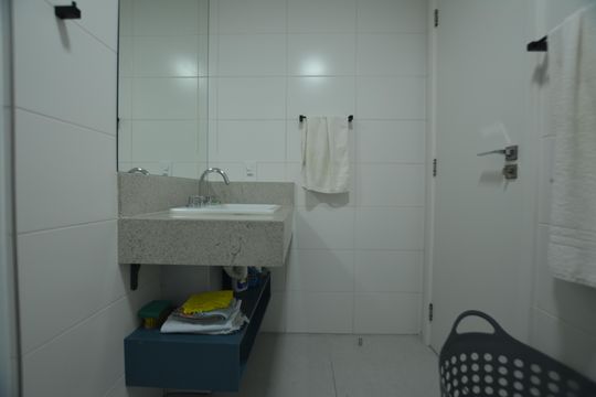 STUDIO - BANHEIRO de kitnet/studio para alugar com 1 quarto, 28m² em Butantã, São Paulo