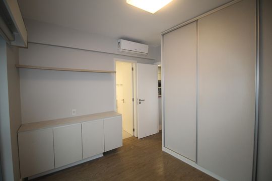 Suíte  de apartamento para alugar com 1 quarto, 49m² em São João, Porto Alegre