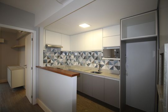 Cozinha de apartamento para alugar com 1 quarto, 49m² em São João, Porto Alegre