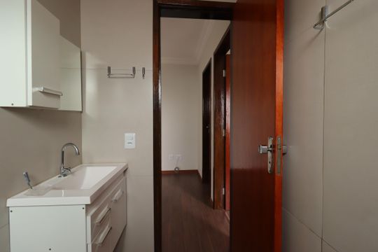 Banheiro de apartamento à venda com 2 quartos, 45m² em Parque das Nações, Santo André