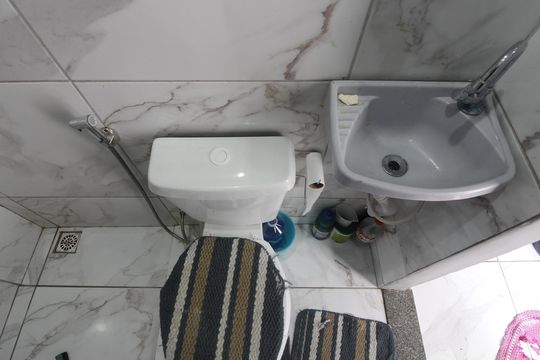 Banheiro da Suíte de casa para alugar com 2 quartos, 90m² em Jardim Pero, Cabo Frio