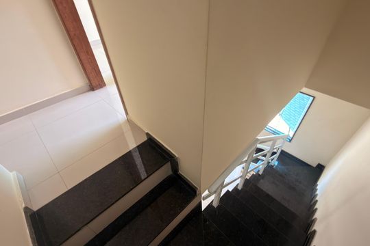 Escadas de apartamento para alugar com 2 quartos, 42m² em Jardim Primavera, Duque de Caxias
