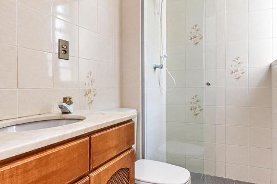 Banheiro de apartamento para alugar com 1 quarto, 45m² em Cristal, Porto Alegre
