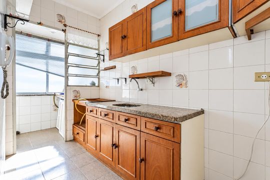 Cozinha de apartamento para alugar com 1 quarto, 45m² em Cristal, Porto Alegre