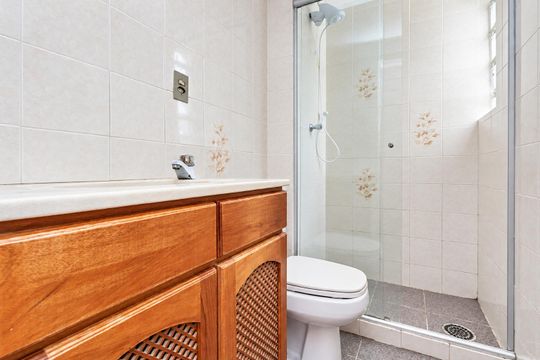 Banheiro de apartamento para alugar com 1 quarto, 45m² em Cristal, Porto Alegre