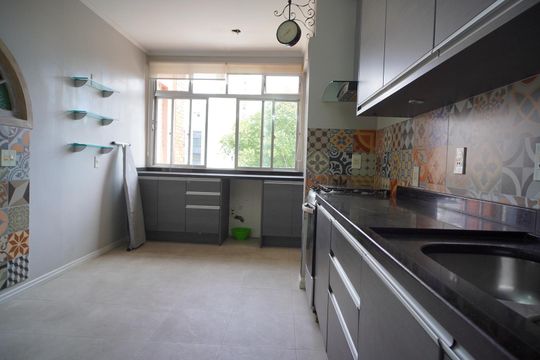 Cozinha  de apartamento à venda com 4 quartos, 247m² em Auxiliadora, Porto Alegre