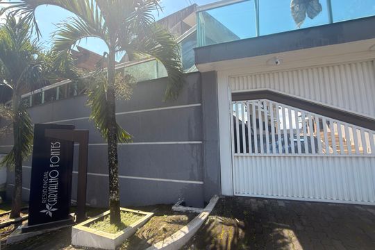 Fachada de casa para alugar com 2 quartos, 56m² em Jardim Primavera, Duque de Caxias