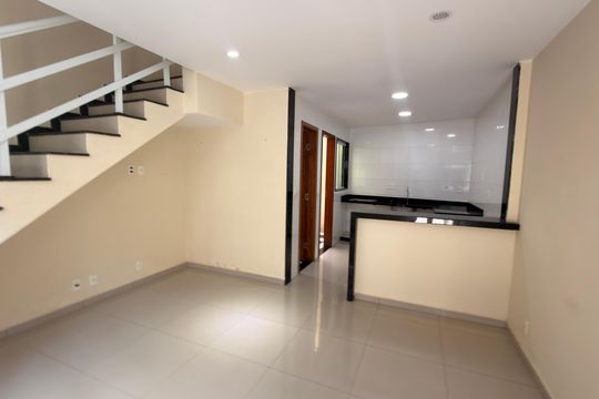 Sala de casa para alugar com 2 quartos, 56m² em Jardim Primavera, Duque de Caxias