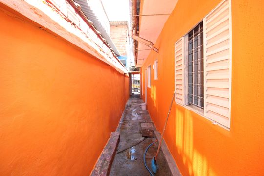Corredor lateral de casa para alugar com 1 quarto, 70m² em Fazenda Itaim, São Paulo