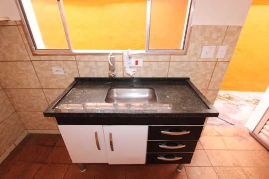 Cozinha de casa para alugar com 1 quarto, 70m² em Fazenda Itaim, São Paulo