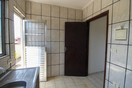 Cozinha de casa para alugar com 2 quartos, 40m² em Jardim Dabril, São Paulo
