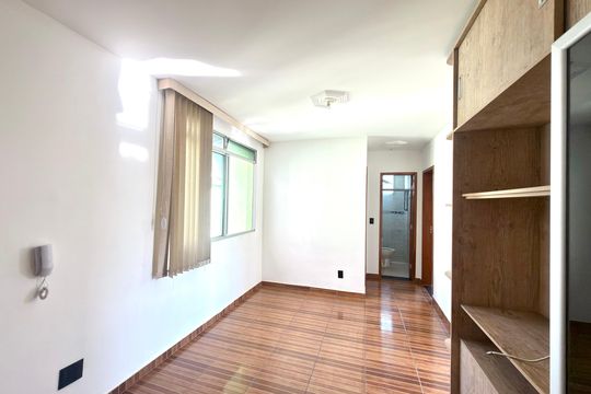 Sala de apartamento para alugar com 2 quartos, 50m² em Alvorada, Contagem