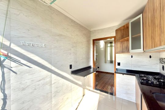 Cozinha e Área de Serviço de apartamento para alugar com 2 quartos, 50m² em Alvorada, Contagem