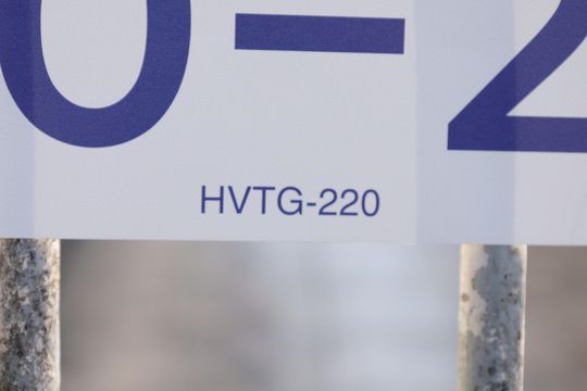 Placa GRANDE instalada no portão do imóvel, dia 28.09.2026 - Código da placa: HVTG-220 de casa para alugar com 2 quartos, 45m² em Vila Monte Santo, São Paulo