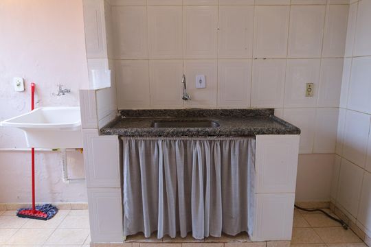 Cozinha de apartamento para alugar com 2 quartos, 42m² em Guaianases, São Paulo