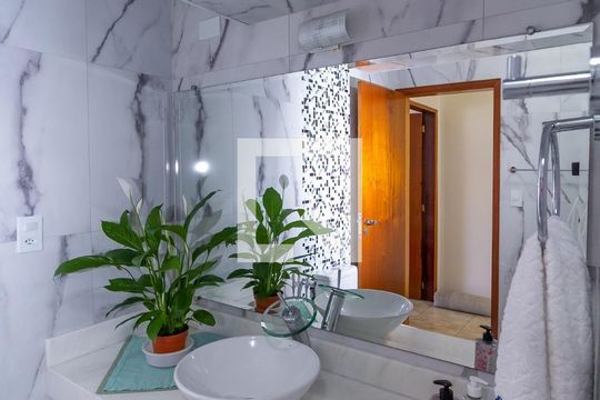 Banheiro 1 de casa à venda com 2 quartos, 104m² em Jardim Independência (São Paulo), São Paulo
