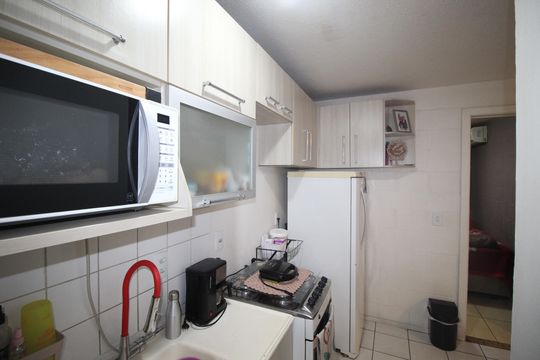 Cozinha de apartamento à venda com 2 quartos, 42m² em Rubem Berta, Porto Alegre