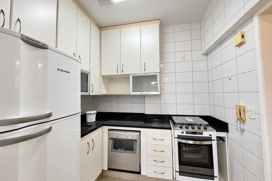 Cozinha de apartamento para alugar com 3 quartos, 90m² em Santo Antônio, Belo Horizonte