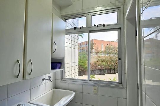 Área de serviço de apartamento para alugar com 3 quartos, 90m² em Santo Antônio, Belo Horizonte