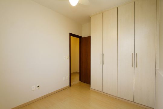 Quarto 1 de apartamento para alugar com 2 quartos, 90m² em Villa Paris, Belo Horizonte