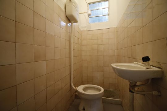 Banheiro de casa para alugar com 1 quarto, 28m² em Freguesia (jacarepaguá), Rio de Janeiro
