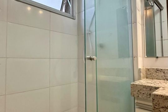 banheiro 1 de apartamento à venda com 3 quartos, 106m² em Buritis, Belo Horizonte