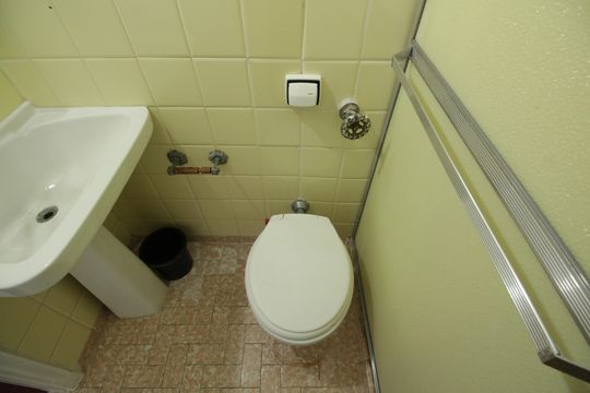 Banheiro de kitnet/studio para alugar com 1 quarto, 28m² em Boqueirão, Santos