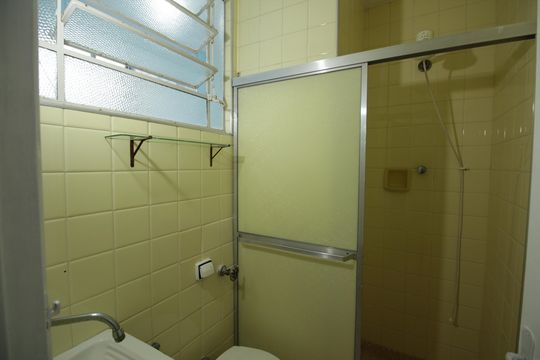 Banheiro/Área de serviço de kitnet/studio para alugar com 1 quarto, 28m² em Boqueirão, Santos