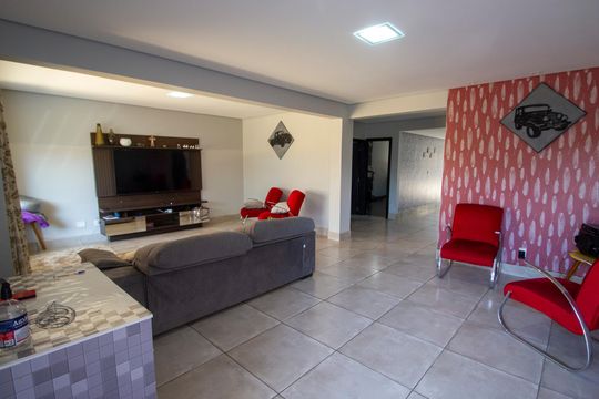 Casa à venda com 5 quartos, 300m² em Taguatinga Norte , Brasília