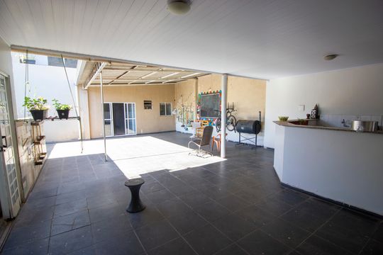 Casa à venda com 5 quartos, 300m² em Taguatinga Norte , Brasília
