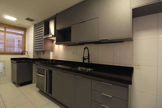 Cozinha de apartamento para alugar com 2 quartos, 90m² em Barra Olímpica, Rio de Janeiro