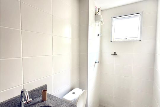 Banheiro Social de apartamento à venda com 2 quartos, 45m² em Parque Maracana, Contagem