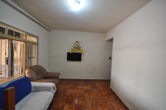 Casa à venda com 4 quartos, 221m² em Vila Nelson, São Paulo