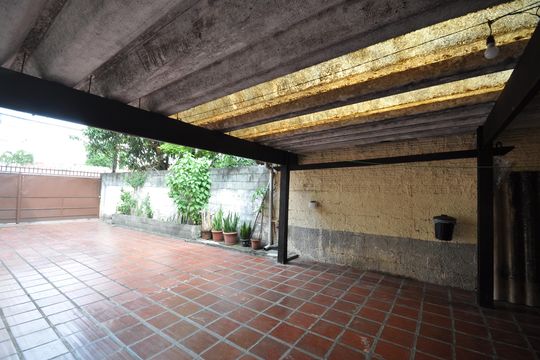 Garagem de casa à venda com 4 quartos, 221m² em Vila Nelson, São Paulo