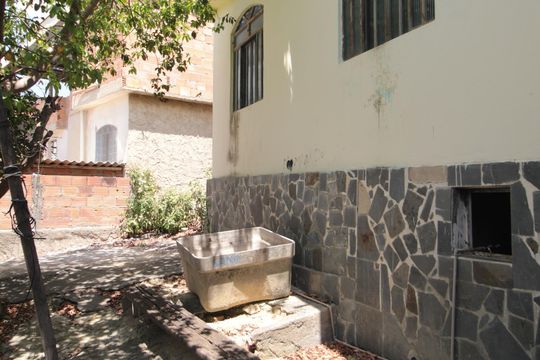 Quintal de casa para alugar com 3 quartos, 50m² em Planalto, Belo Horizonte