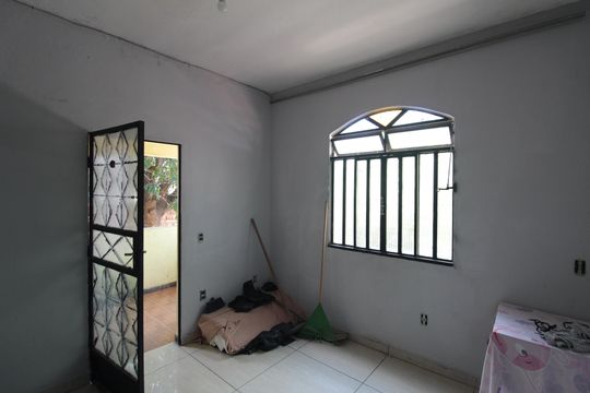 Sala de casa para alugar com 3 quartos, 50m² em Planalto, Belo Horizonte